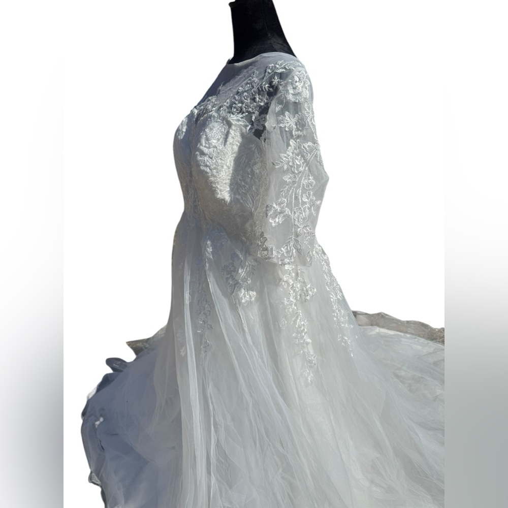Engerla White Lace Wedding Gown size 20 New - Picture 6 of 15